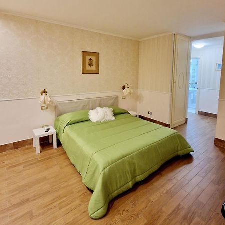 Fuga A Napoli Apartment Esterno foto