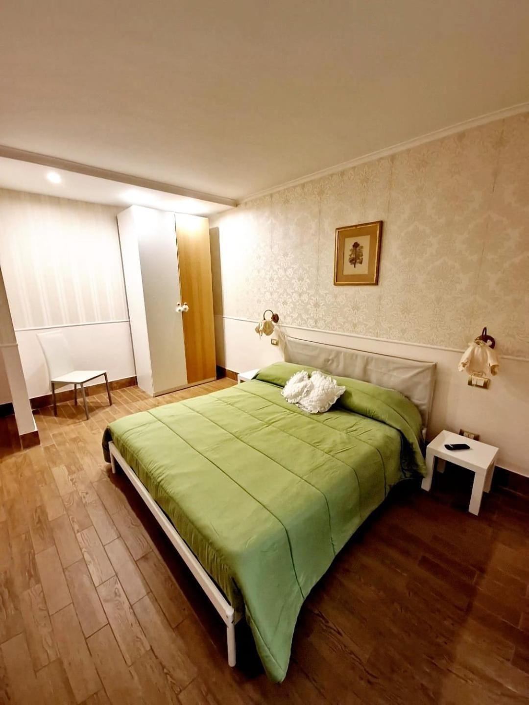 Fuga A Napoli Apartment Esterno foto
