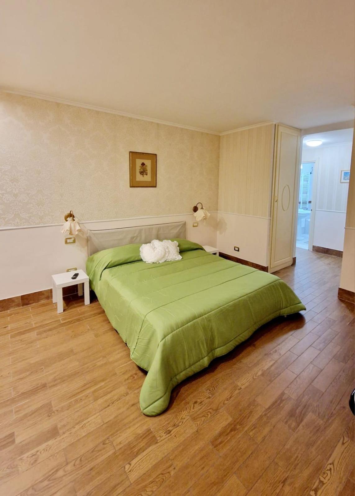 Fuga A Napoli Apartment Esterno foto