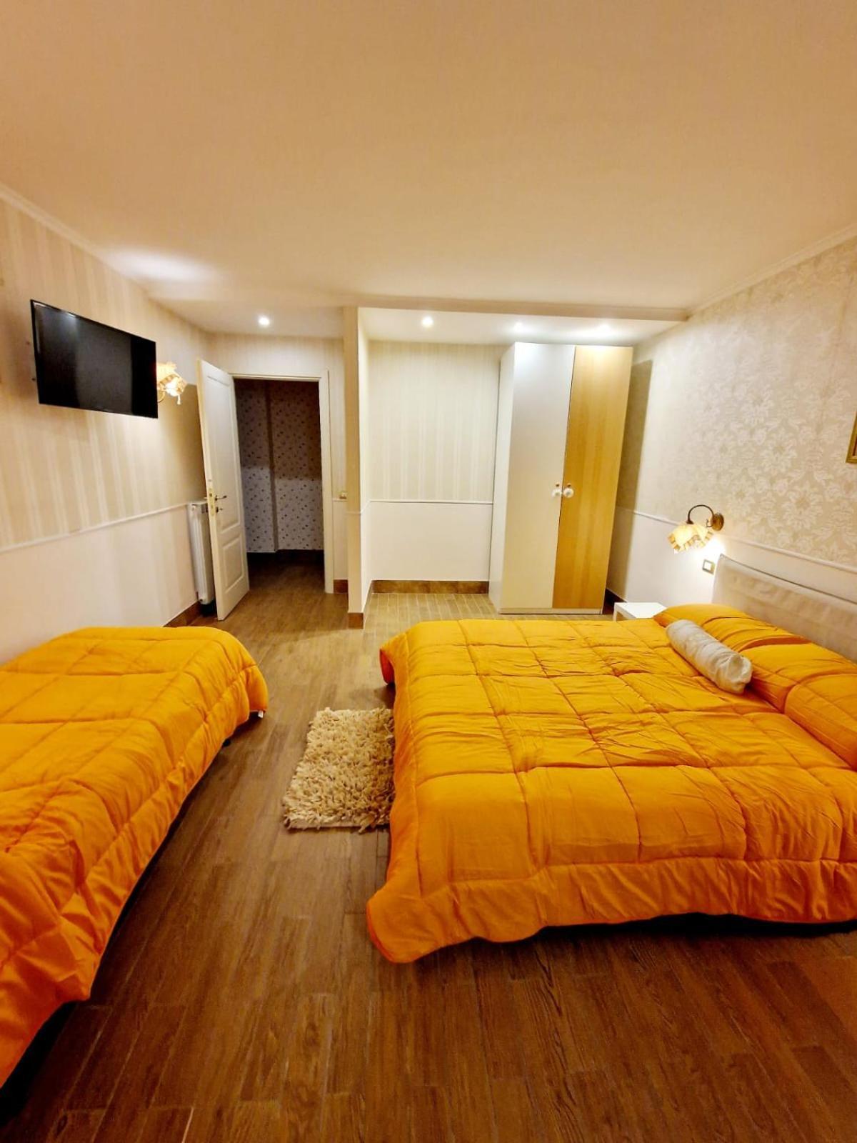Fuga A Napoli Apartment Esterno foto